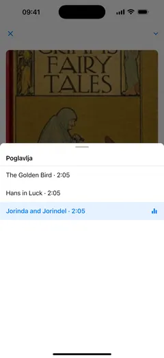Spisak poglavlja u plejeru za audioknjige Fabluma na iPhoneu, iznad korice Grimms’ Fairy Tales: tri poglavlja s trajanjima, poglavlje koje svira istaknuto