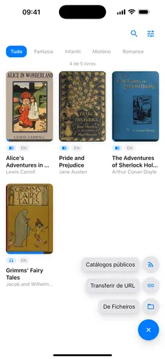 O menu de adicionar aberto sobre a biblioteca do Fablum num iPhone: Catálogos públicos, Transferir de URL e De Ficheiros, cada um com o seu ícone, por cima de um ✕ azul