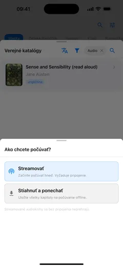 Fablum sa na iPhone pýta, ako chcete počúvať audioknihu z katalógu: „Streamovať“, čo vyžaduje pripojenie, alebo „Stiahnuť a ponechať“ na počúvanie offline